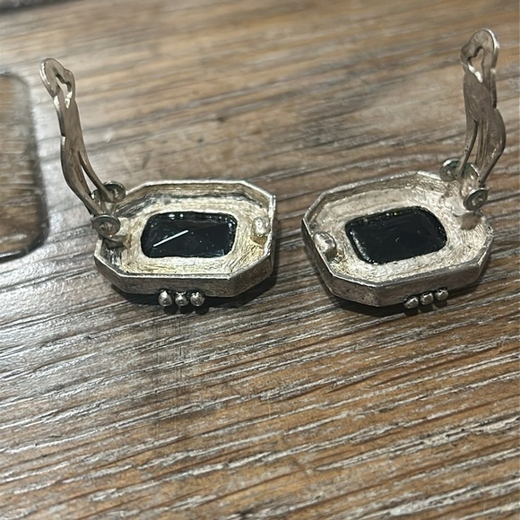 Vintage Clip On Earrings - Picture 3 of 7